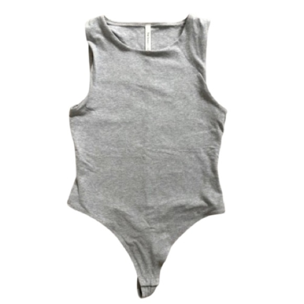Babaton Soft Contour '90s Sleeveless Bodysuit - M